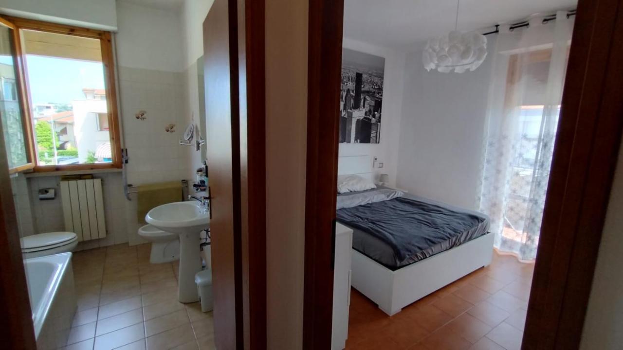 La Casa Dei Viaggiatori - Viareggio - Posto Auto Gratuito Apartment ภายนอก รูปภาพ