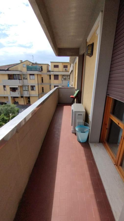 La Casa Dei Viaggiatori - Viareggio - Posto Auto Gratuito Apartment ภายนอก รูปภาพ